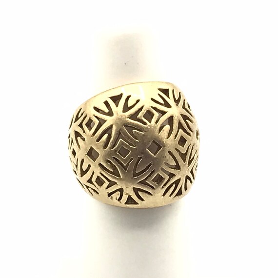 Gorgeous collectible carved gold/ brass tone ring… - image 8