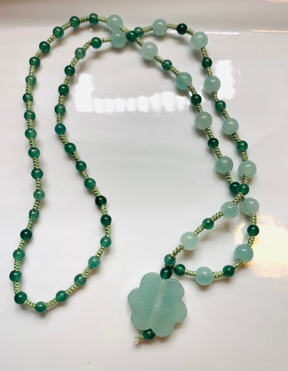 Vintage Jade necklace, beads with flower  shape p… - image 8