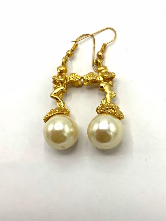 Gorgeous collectible pearl with gold tone Angel, … - image 4