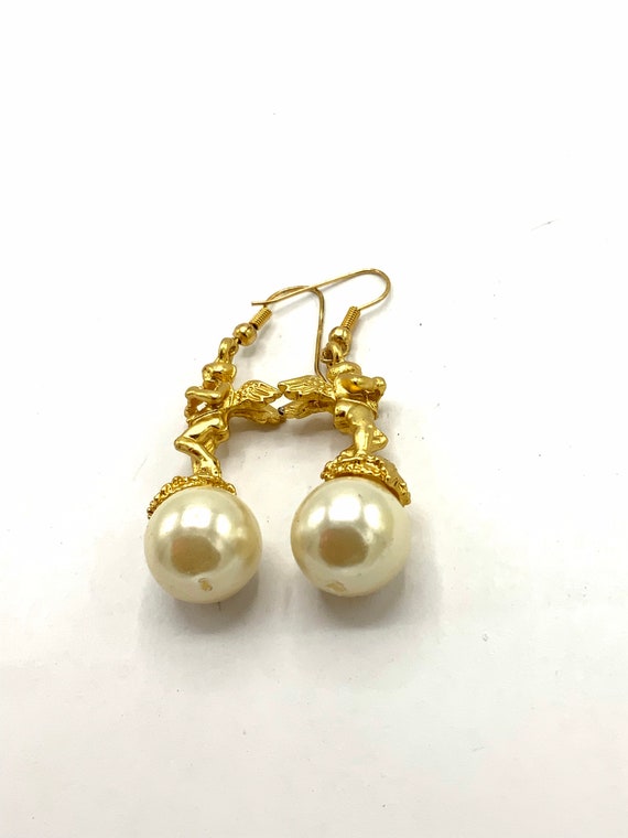 Gorgeous collectible pearl with gold tone Angel, … - image 5