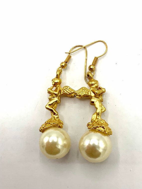 Gorgeous collectible pearl with gold tone Angel, … - image 3