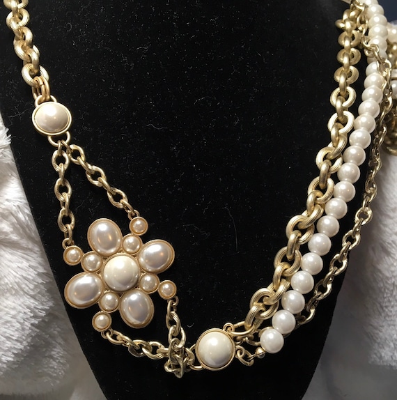 Lia Sophia pearls and gold tone necklace