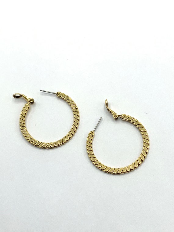 Gorgeous collectible gold tone round earrings by … - image 5