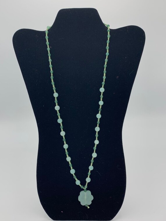 Vintage Jade necklace, beads with flower  shape p… - image 9