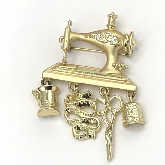 1970s sewing machine brooch – Acrylic