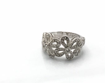 Gorgeous collectible Silver flower ring by Lia Sophia