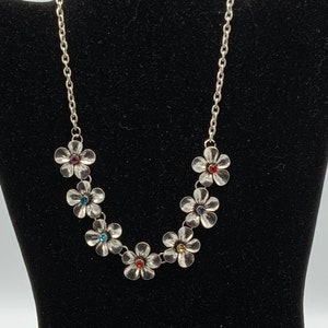 Gorgeous silver tone necklace with roses and rhinestone. image 2