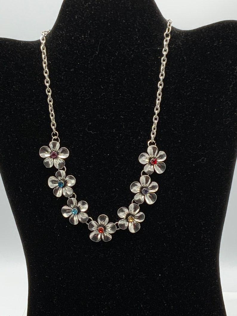 Gorgeous silver tone necklace with roses and rhinestone. image 2
