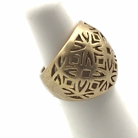 Gorgeous collectible carved gold/ brass tone ring… - image 5