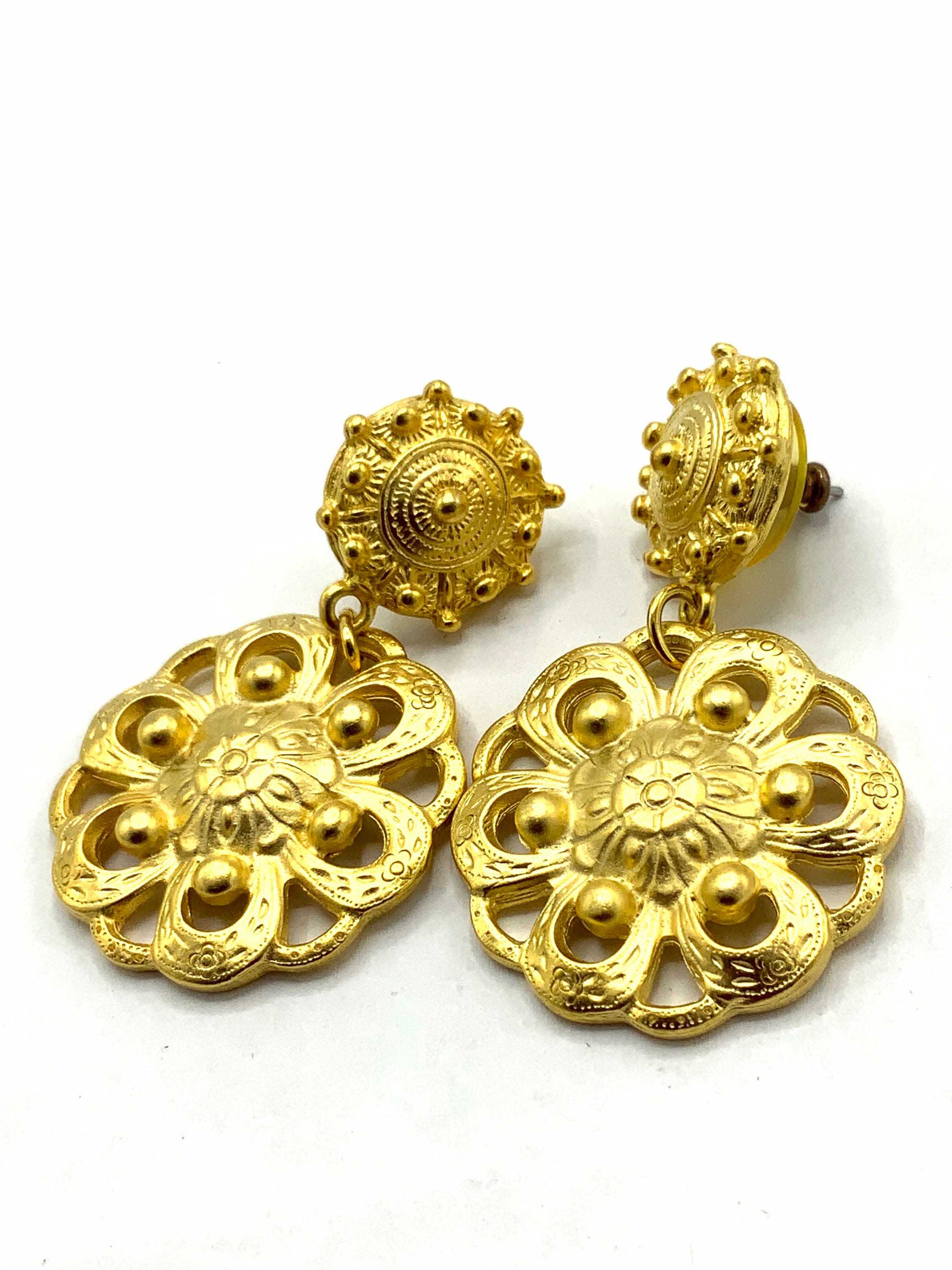 ピアス LESS IS MORE 14k goldfield Lee earrings Gorgeous Collectible Gold Tone Round Earrings by Cookie Lee