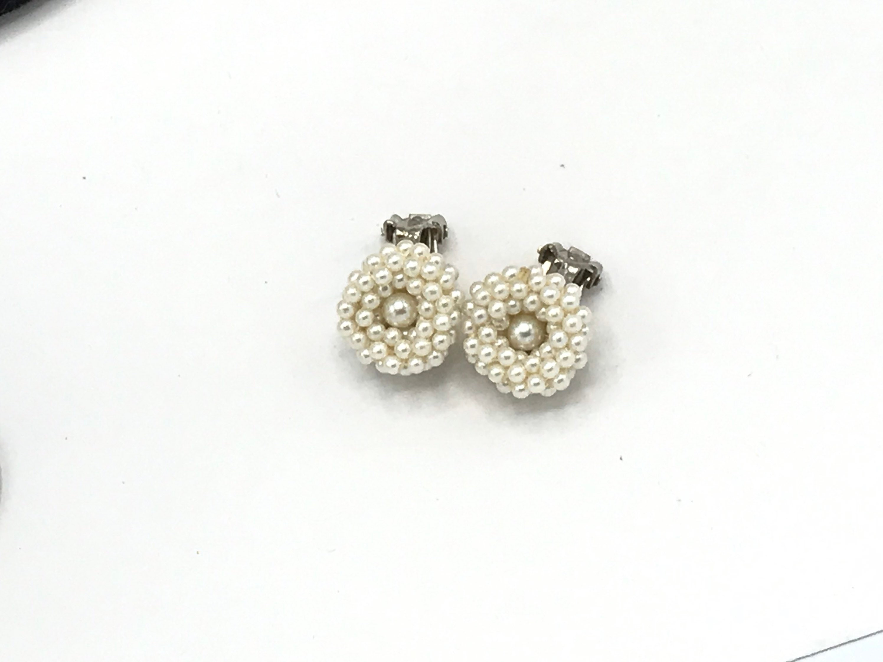 Boucles D'oreilles Clips Perles Blanches Vintage - 1.8 Cm - Neuf Sans Emballage