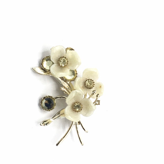 Vintage white flower brooch with rhinestone. - image 6