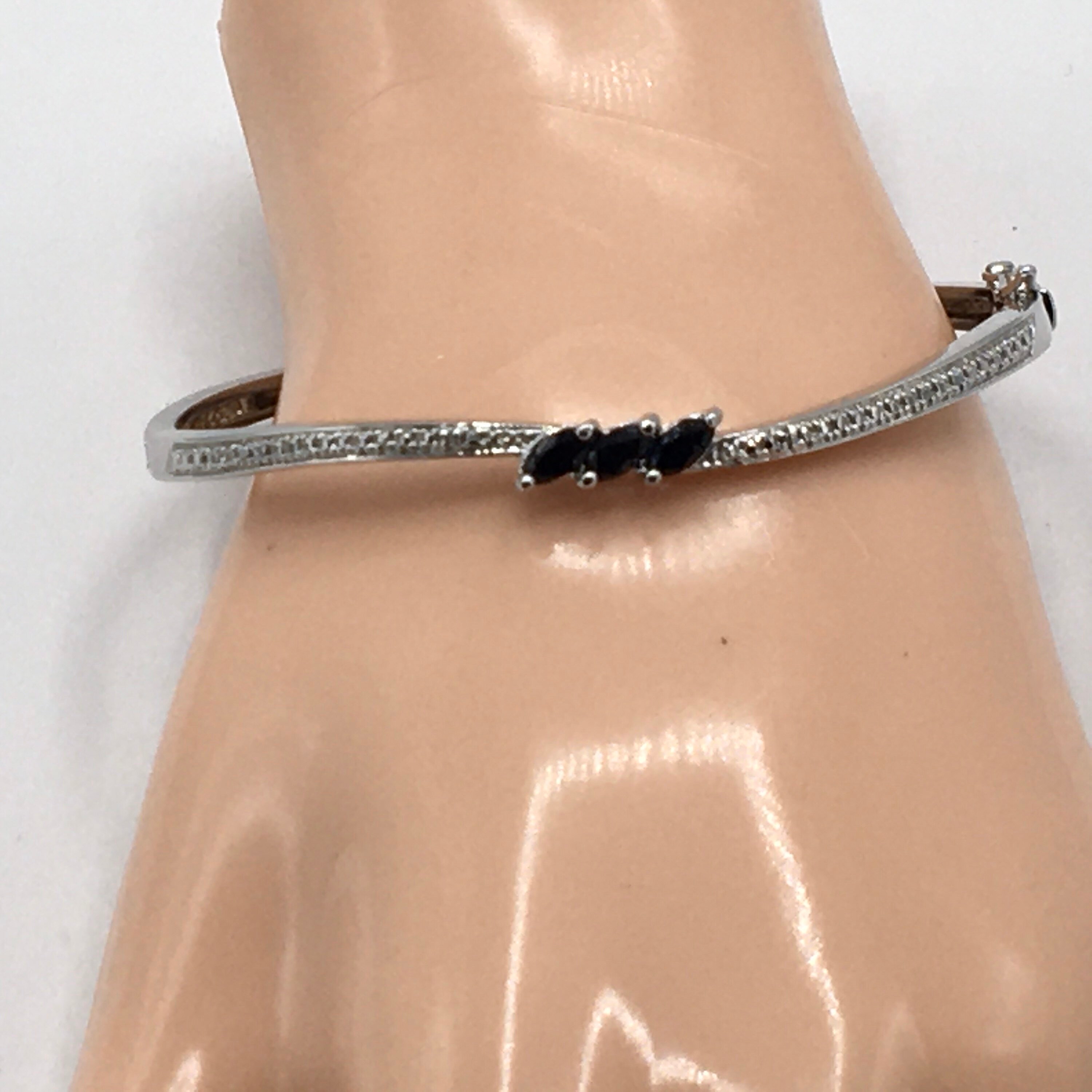 Gorgeous Sterling Silver Bangle With Zirconias Bracelet