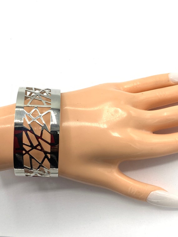 Gorgeous collectible silver tone cuff bracelet by… - image 3