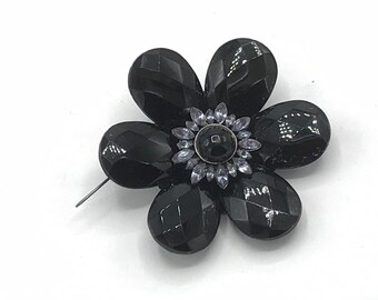 Vintage black flower beads brooch.