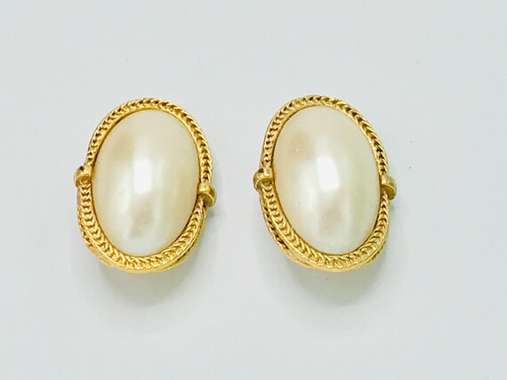 Large size of pearl and gold tone earrings. - image 5