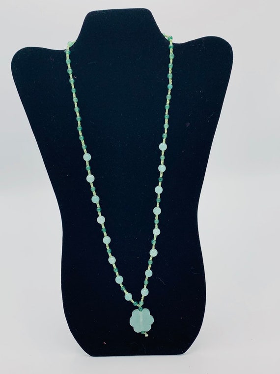 Vintage Jade necklace, beads with flower  shape p… - image 3