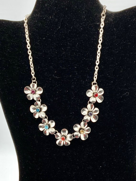 Gorgeous silver tone necklace with roses and rhin… - image 10