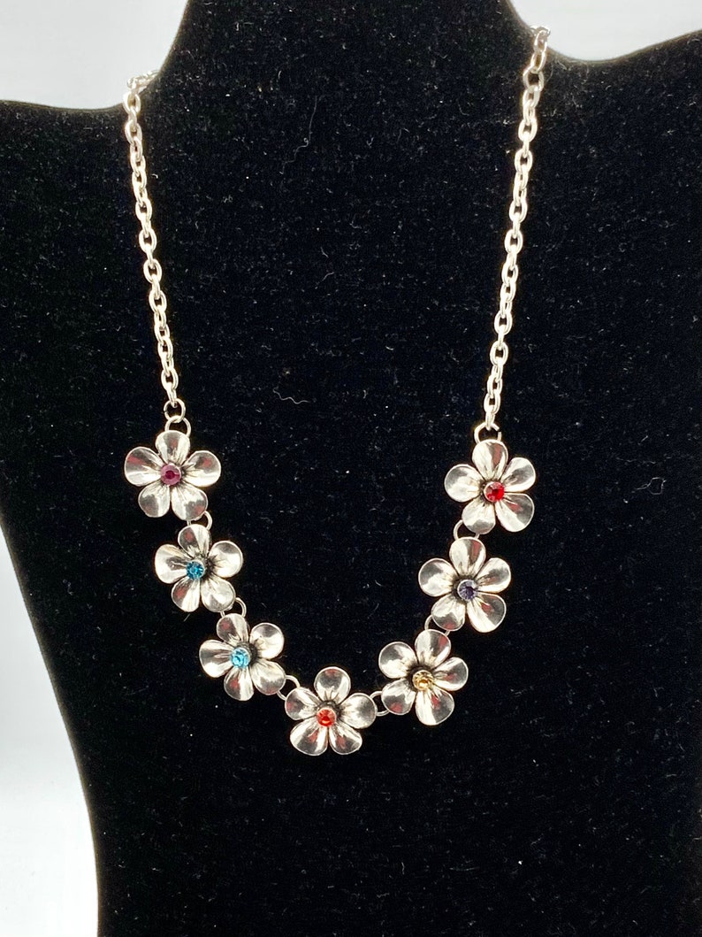 Gorgeous silver tone necklace with roses and rhinestone. image 10