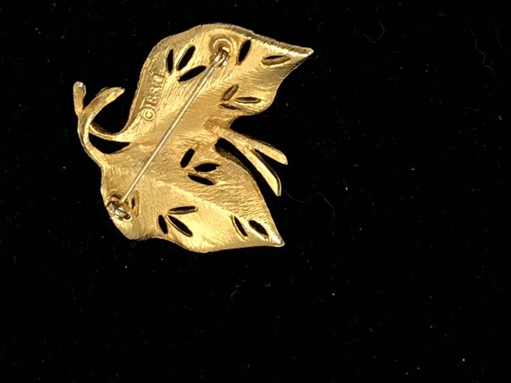 Bsk gold sale leaf brooch