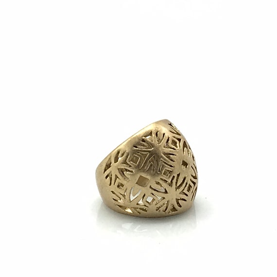 Gorgeous collectible carved gold/ brass tone ring… - image 6