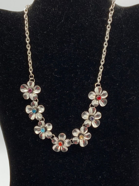 Gorgeous silver tone necklace with roses and rhin… - image 6