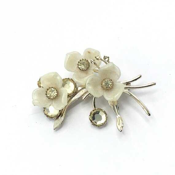 Vintage white flower brooch with rhinestone. - image 4