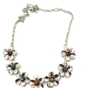 Gorgeous silver tone necklace with roses and rhinestone. image 9