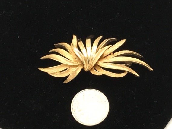 Vintage gold tone brooch by Coro - image 2