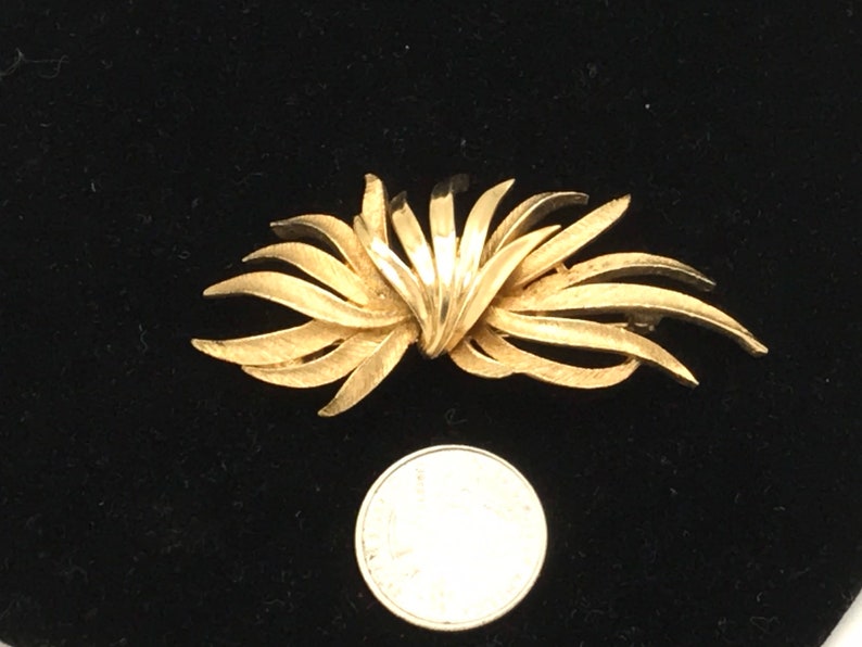 Vintage gold tone brooch by Coro image 2