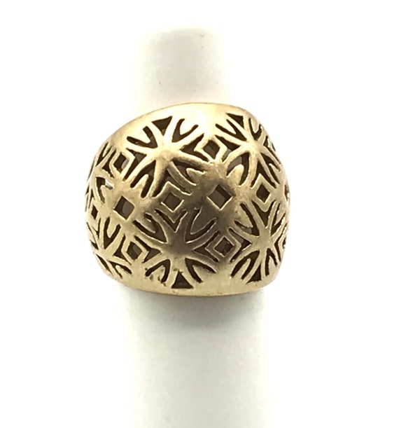 Gorgeous collectible carved gold/ brass tone ring… - image 1