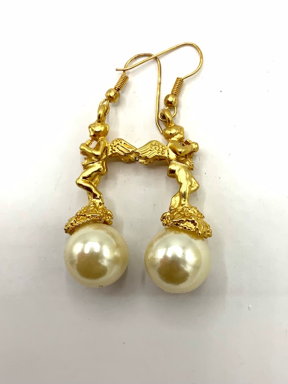 Gorgeous collectible pearl with gold tone Angel, … - image 6