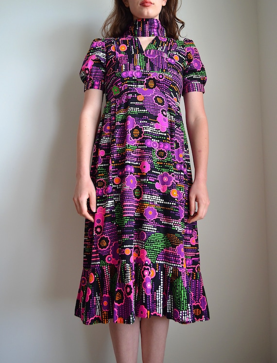 vintage 1970s purple and pink graphic print midi d