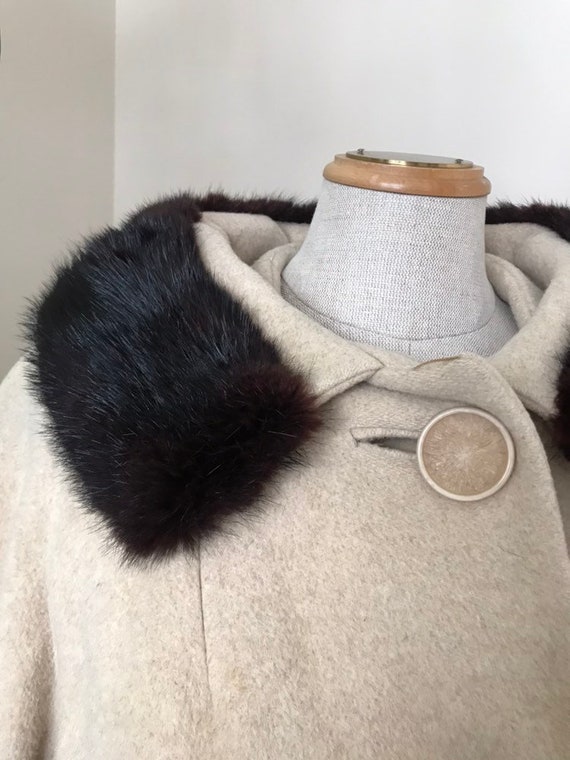 Vintage cream wool coat with mink collar and cuffs - image 6