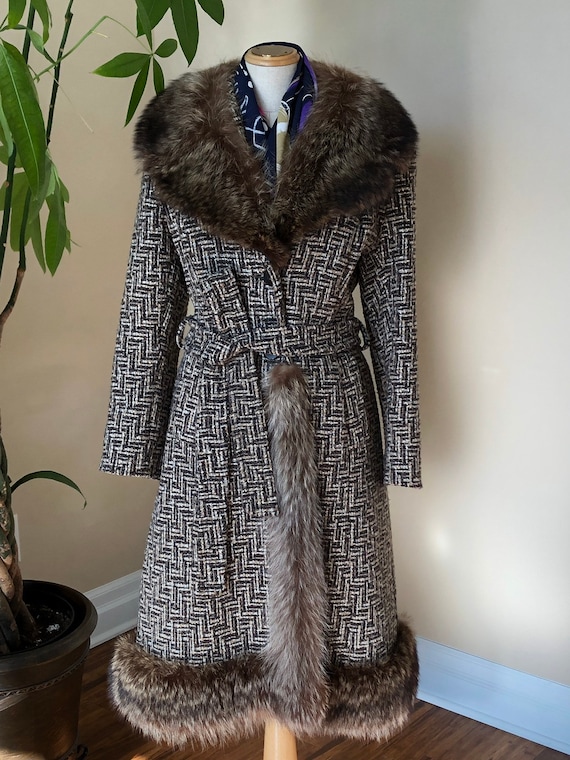 Vintage 1950s tweed wool coat with fur collar and