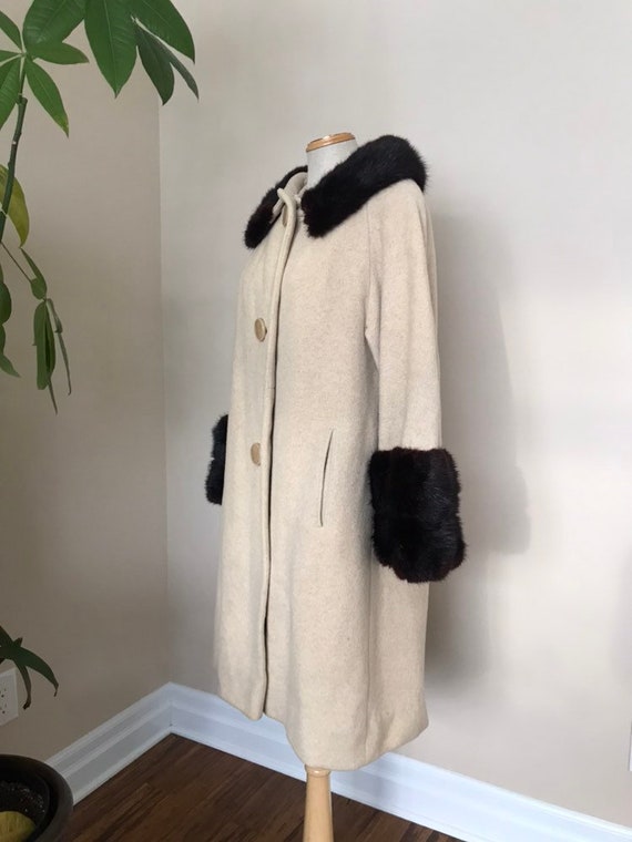 Vintage cream wool coat with mink collar and cuffs - image 2