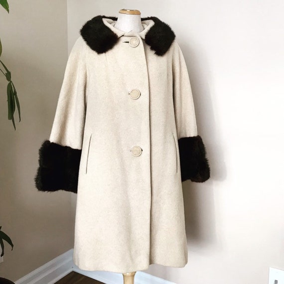 Vintage cream wool coat with mink collar and cuffs - image 1