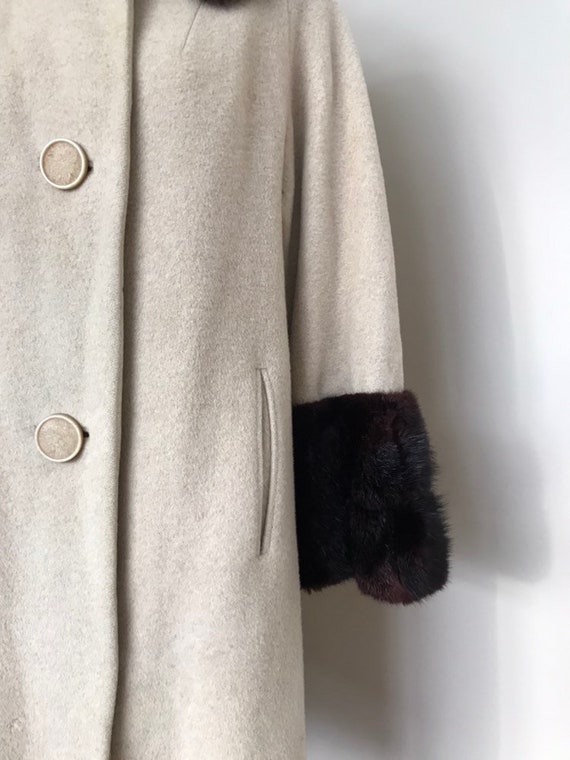 Vintage cream wool coat with mink collar and cuffs - image 7