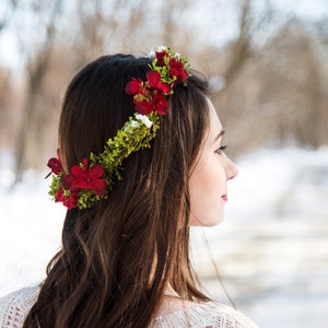 Christmas Flower Crown, Red Wreath Headband, Winter Floral Crown, Bridal Hair Accessories, Artificial Flower Headband, Simple Mossy Crown
