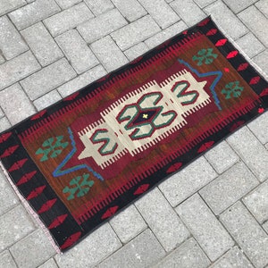 Vintage Turkish Kilim Rug: Embroidered Wool Doormat (1’5 x 3’3 ft)
