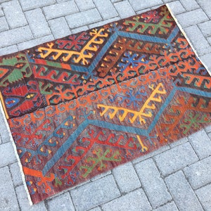 Vintage Turkish Kilim Rug: Embroidered Wool, Bohemian Decor (2&#39;5 x 3&#39;4 ft)