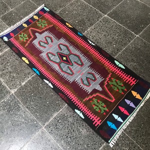 Vintage Turkish Kilim Rug: Bohemian Entryway Door Mat (1’5 x 3’5ft)