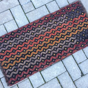 Tapis kilim turc brodé vintage : paillasson bohème (1 x 3 pi)