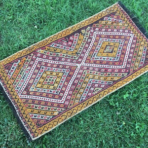 Vintage Turkish Kilim Rug: Handmade Wool Embroidered Rug (1’7 x 3’2 ft)
