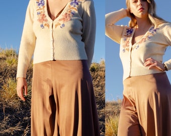 Vintage Wool Ivory Flower Embroidered Cropped Cardigan Sweater