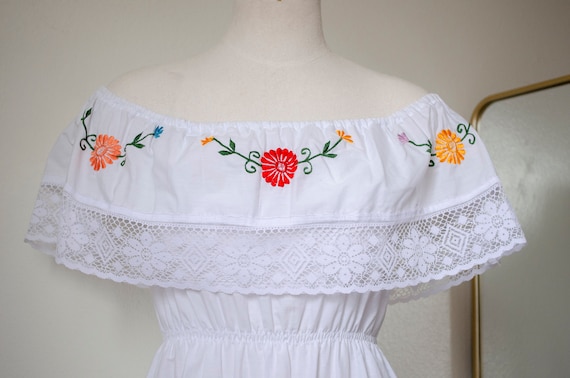 Vintage 1970s White Lace Mexican Embroidered Dress - image 2