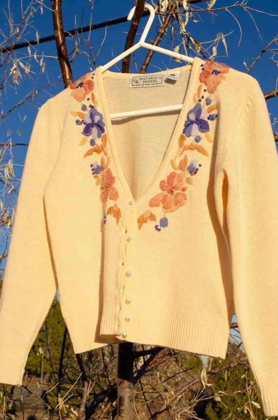 Vintage Wool Ivory Flower Embroidered Cropped Car… - image 8