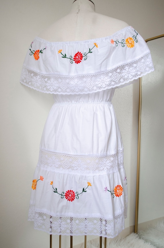 Vintage 1970s White Lace Mexican Embroidered Dress - image 5