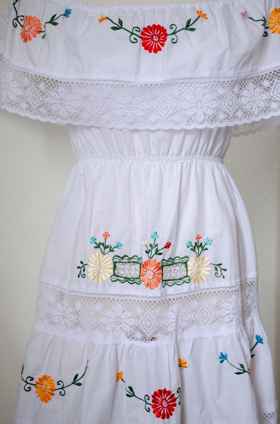 Vintage 1970s White Lace Mexican Embroidered Dress - image 6