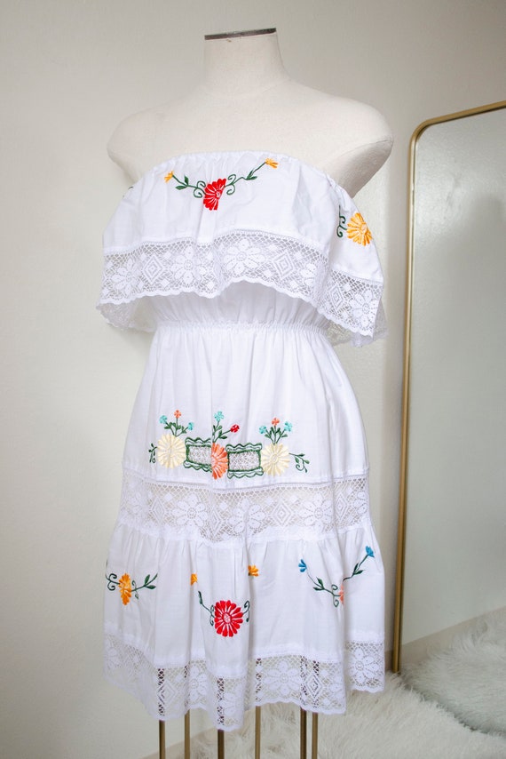 Vintage 1970s White Lace Mexican Embroidered Dress - image 7